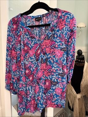 Jones New York Pink Floral Tunic on Blue